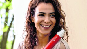 Agustina Cherri lanzó Mundía: su nueva línea de skincare con hongo Reishi, que redefine la juventud