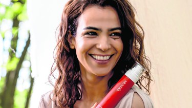 Agustina Cherri lanzó Mundía: su nueva línea de skincare con hongo Reishi, que redefine la juventud
