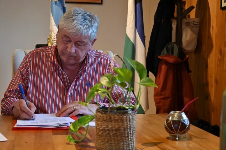 El intendente de Bariloche, Walter Cortés, dictó el 22 de diciembre la Resolución que adjudicó la licitación privada a la empresa Caltec SRL. (foto de archivo) 