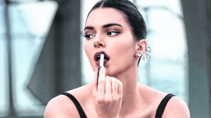 ¿Cómo pasar un maquillaje de día a uno de noche?