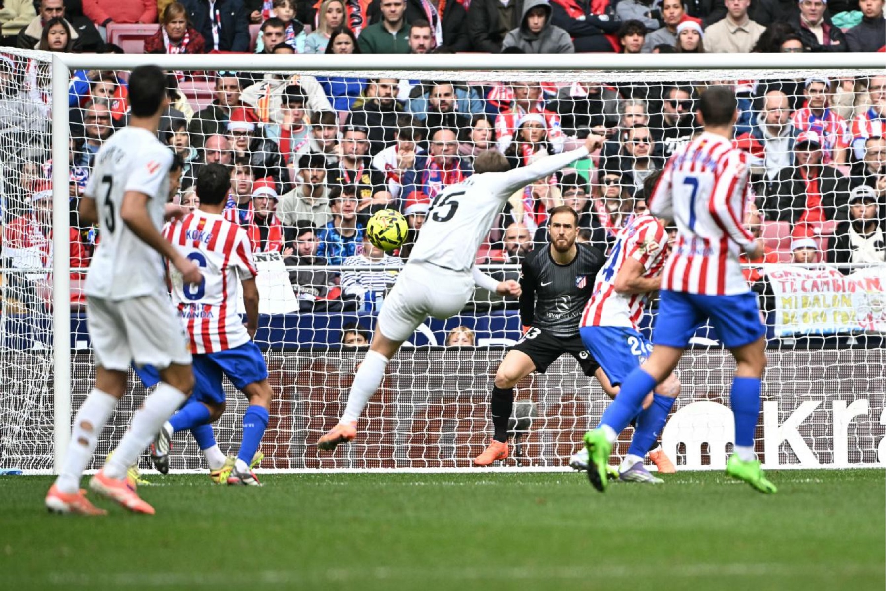 El golazo de Beltrán no pudo evitar la caída de Valencia ante el Atlético de Madrid de Simeone