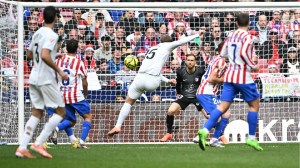 El golazo de Beltrán no pudo evitar la caída de Valencia ante el Atlético de Madrid de Simeone