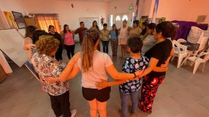 El asiento vacío en la mesa de Navidad y Año Nuevo: un taller para transitar el duelo en las Fiestas