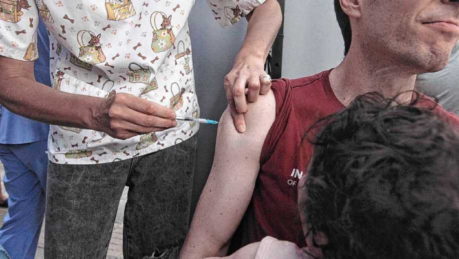 La campaña antigripal comenzará este miércoles en hospitales y centros de salud de Neuquén.
