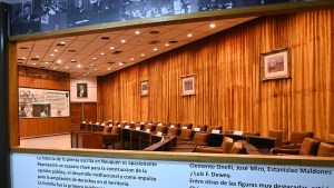 Renuevan los colores de la Casa de Leyes de Neuquén para recuperar su historia