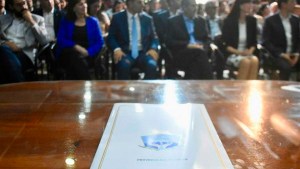 Video | Rolando Figueroa tomó juramento a sus nuevas ministras y formalizó los cambios en las segundas líneas del gabinete