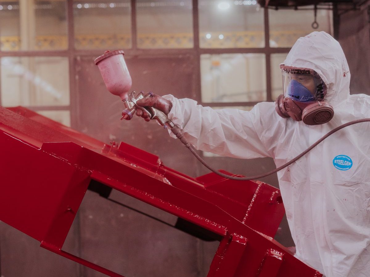 Villa Regina, Río Negro. Pazima, fábrica de maquinaria, nació en el auge frutícola y van rumbo a exportar plataformas para cosechar palta.