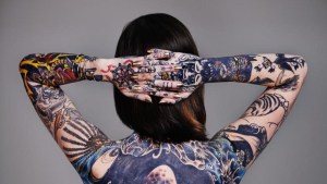 Qué significa tener muchos tatuajes, según la psicología 