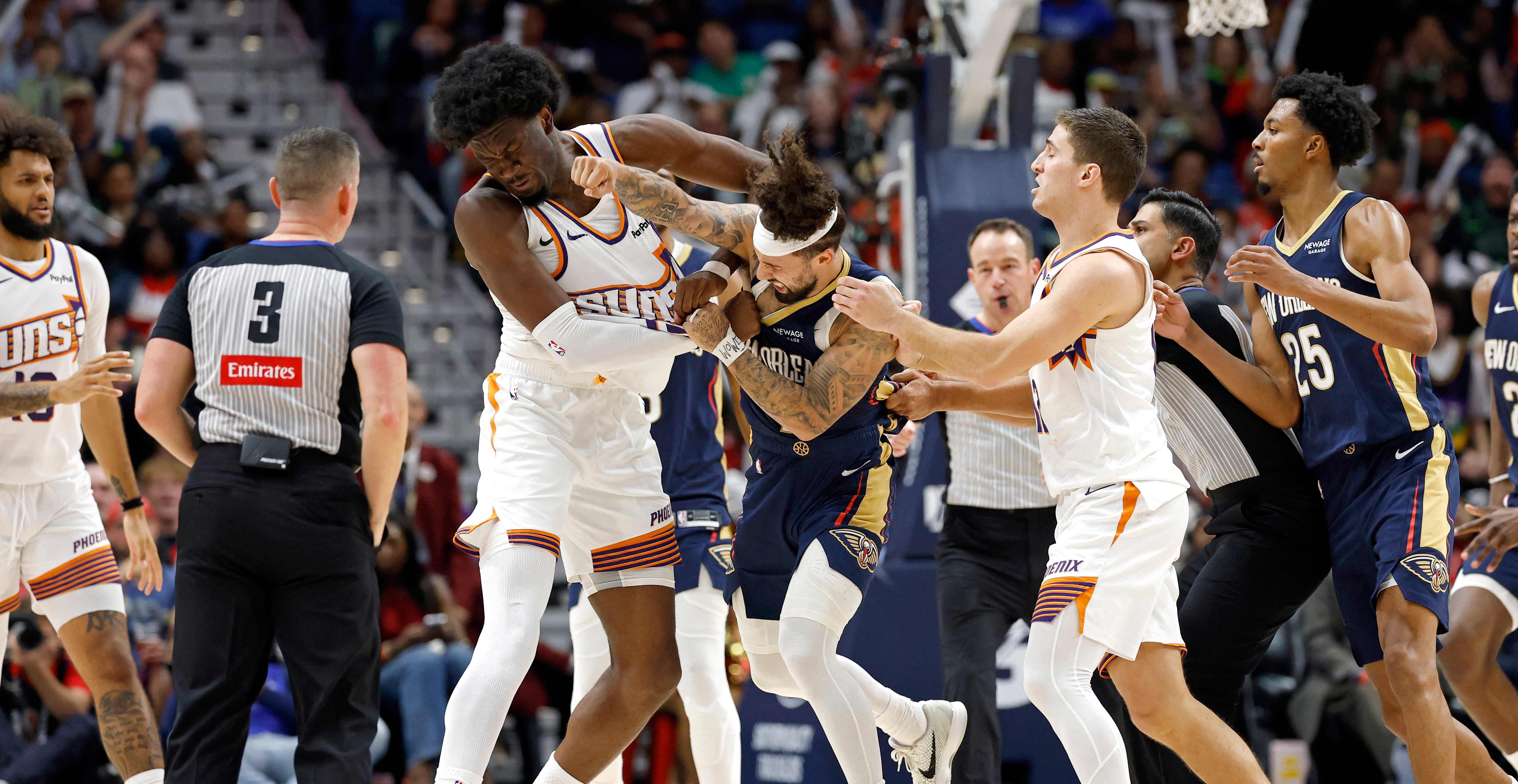 NBA: trompadas entre José Alvarado y Mark Williams y una volcada de Antetokounmpo que generó otra pelea
