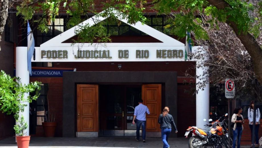 El STJ de Río Negro declaró inadmisible el recurso federal de la defensa y dejó firme la condena a 9 años por el homicidio de Segundo Méndez.
