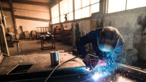 Reforma laboral: por qué las asignaciones familiares podrían modificarse según un informe