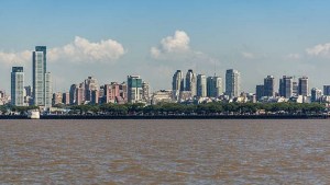 Confirmaron la presencia de viagra, paracetamol e ibuprofeno en el Río de la Plata: qué implica