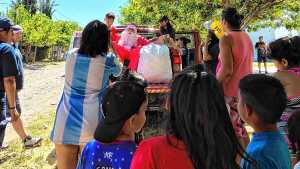 Navidad solidaria en Roca: un Papá Noel bombero repartirá dulces y abrazos en los barrios
