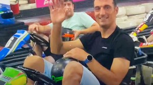 Scaloni ganó una carrera de karting y sorprendió con un sobrepaso