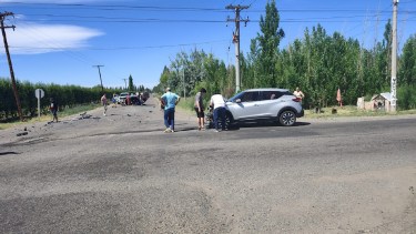 Brutal choque sobre la Ruta 65, a pocos kilómetros de Roca: una mujer debió ser hospitalizada