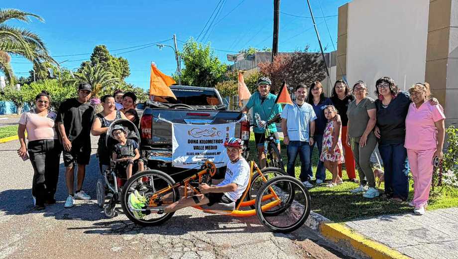 Se largó la corrida solidaria en bicicleta en el Día de las Personas con Discapacidad. Foto: gentileza. 