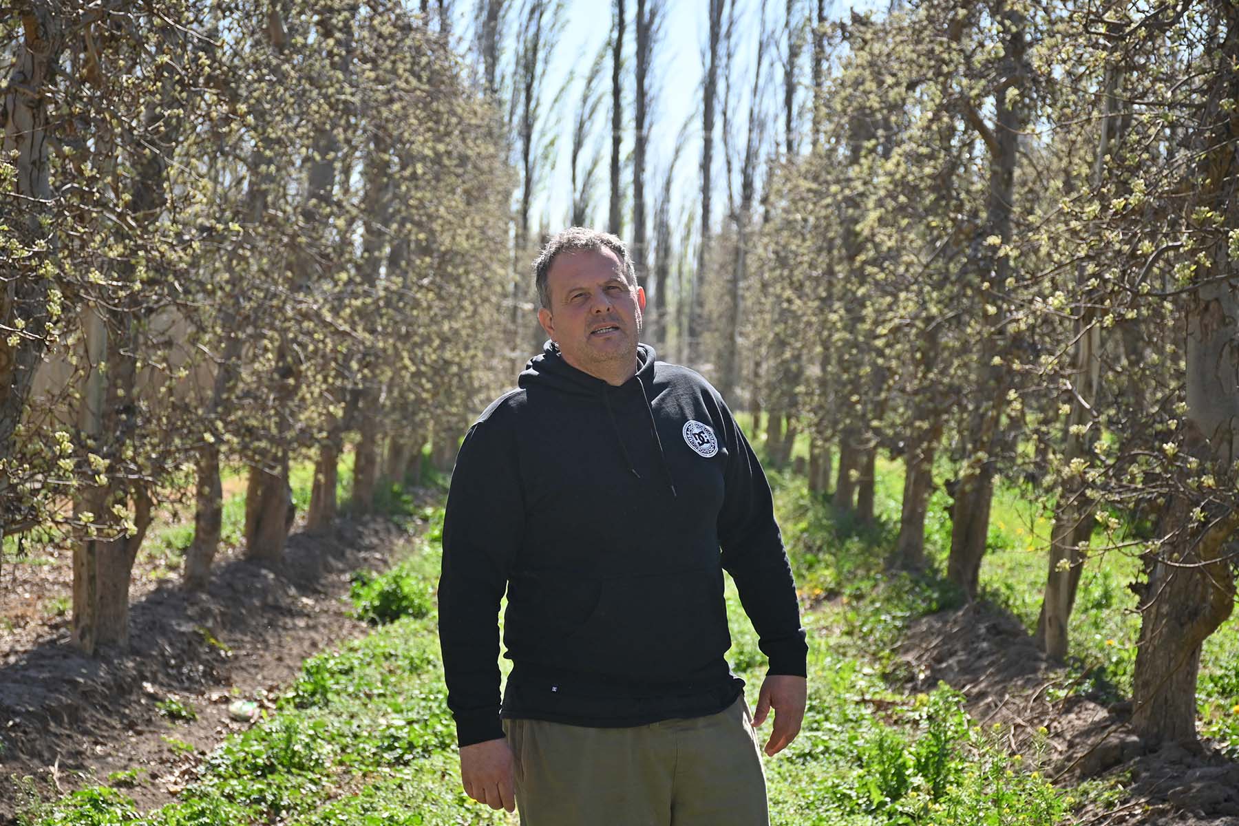 Villa Regina, Río Negro. A Martín López, comerciante desde siempre, el contexto lo llevó a hacerse fruticultor. Un cambio obligado y exitoso.
