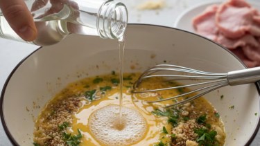 Poner vinagre en la mezcla de las milanesas: para qué sirve y por qué lo recomiendan 