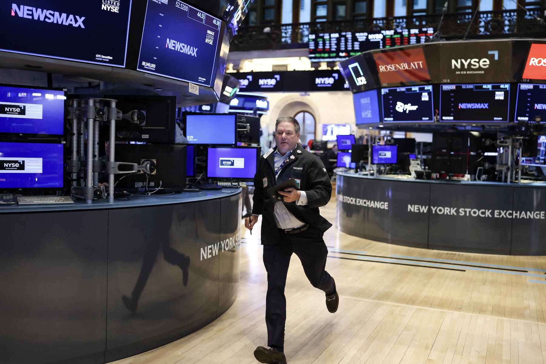«Lunes a la baja» en Wall Street: las acciones argentinas cayeron hasta 4% sin la referencia local por el feriado