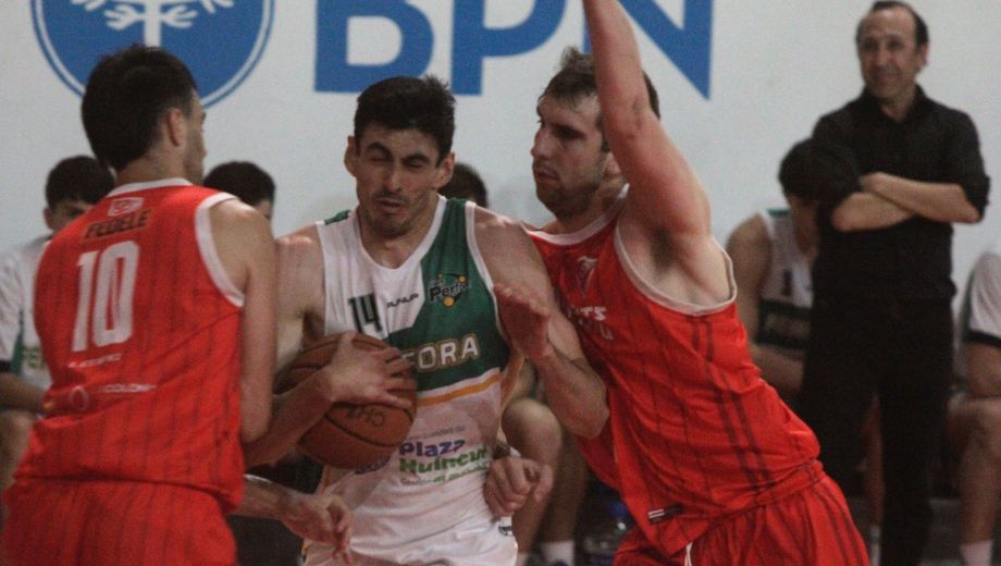 Nahuel Vicentín fue el mejor de la noche y lideró a Pérfora en el pase a la final. (Oscar Livera)