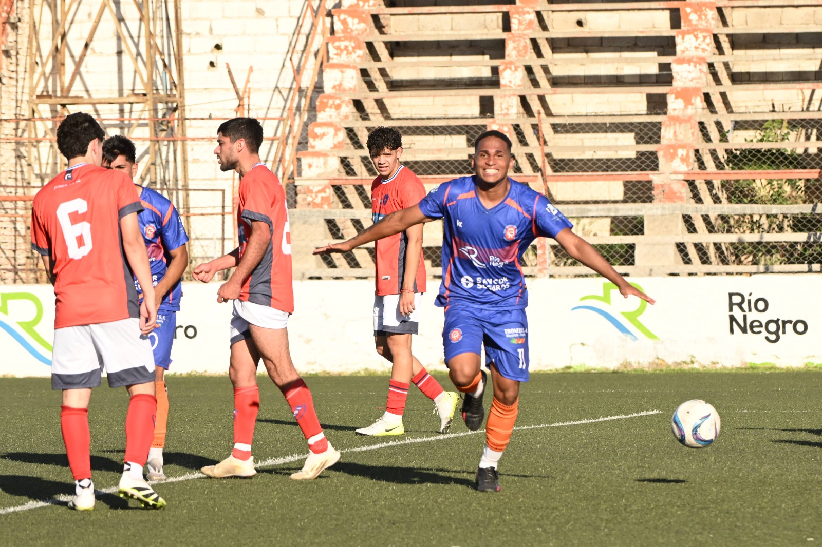 Regional Amateur: Deportivo Roca le ganó a Sportsman y enfrentará a Atlético Regina