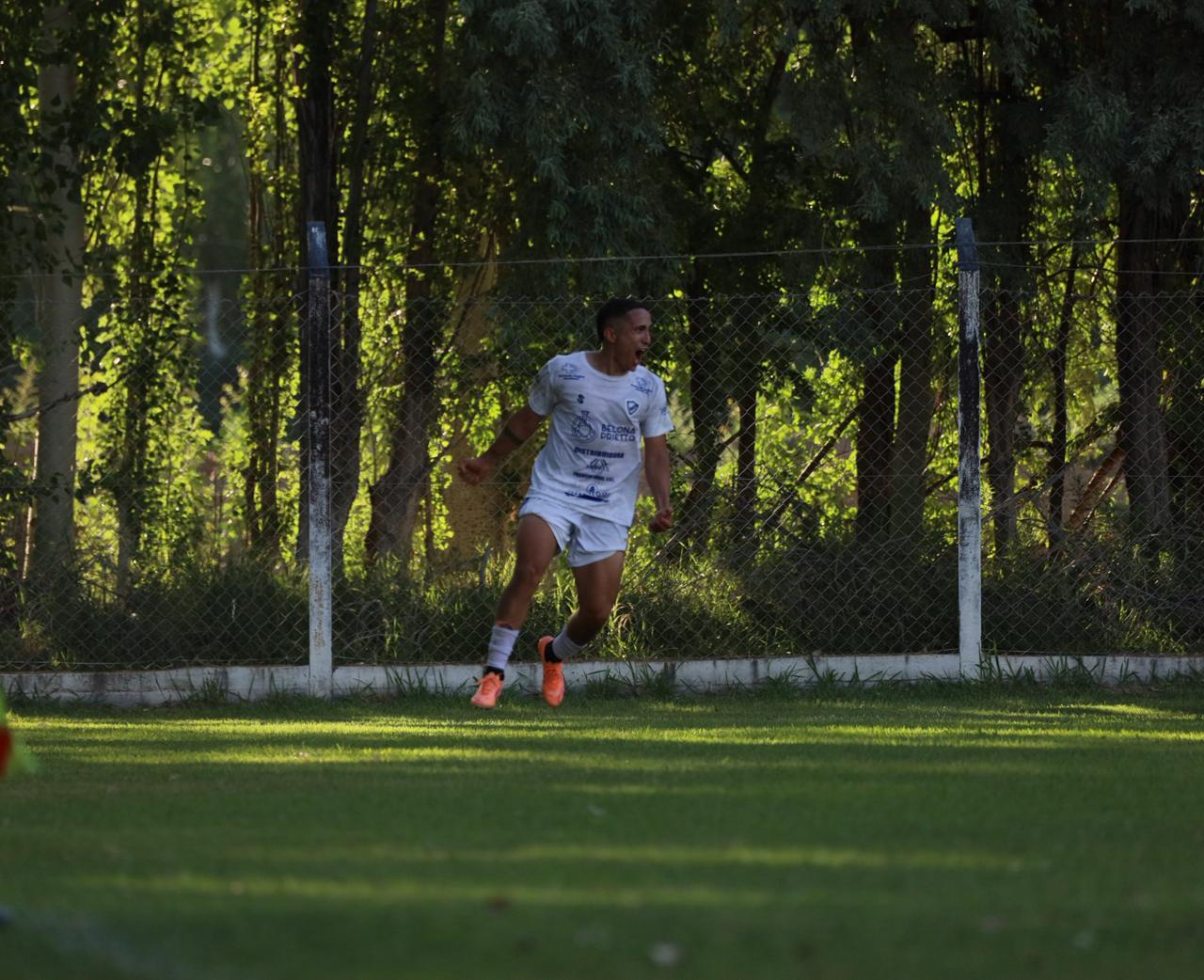 Atlético Regina y La Amistad siguen punteros en la Liga Confluencia: qué le queda a cada uno