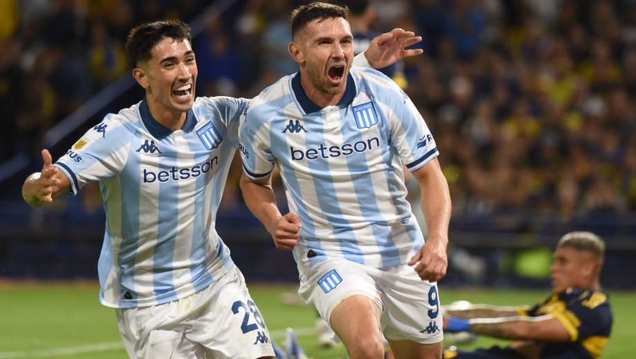 Maravilla Martínez metió el 1-0 de Racing de cabeza. (Foto: Fotobaires)
