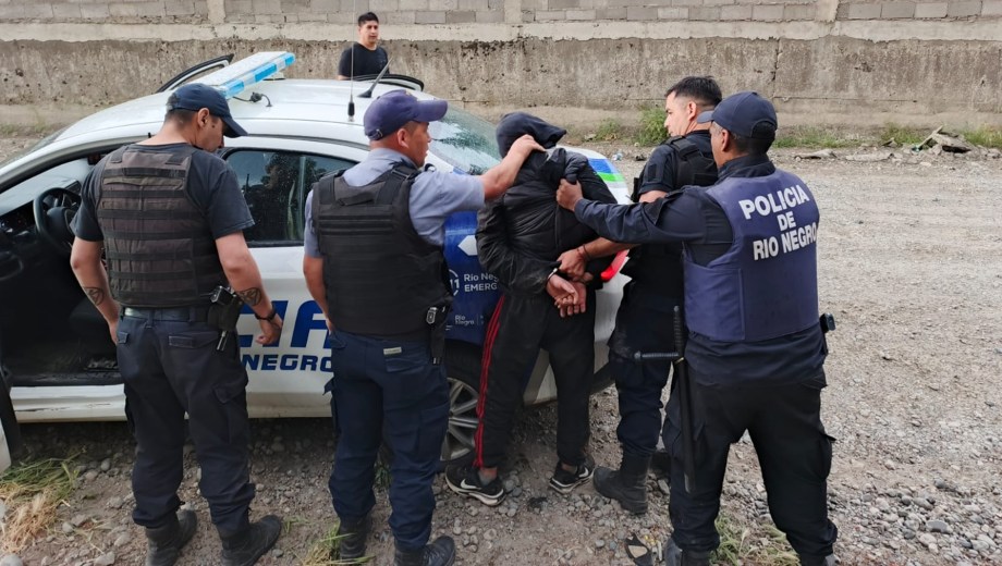La Policía recapturó a uno de los evadidos de Bariloche y otro se entregó voluntariamente. Foto Prensa Policía de Río Negro.