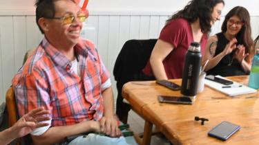 Enseñan arqueología desde los sonidos, texturas y memorias en Bariloche