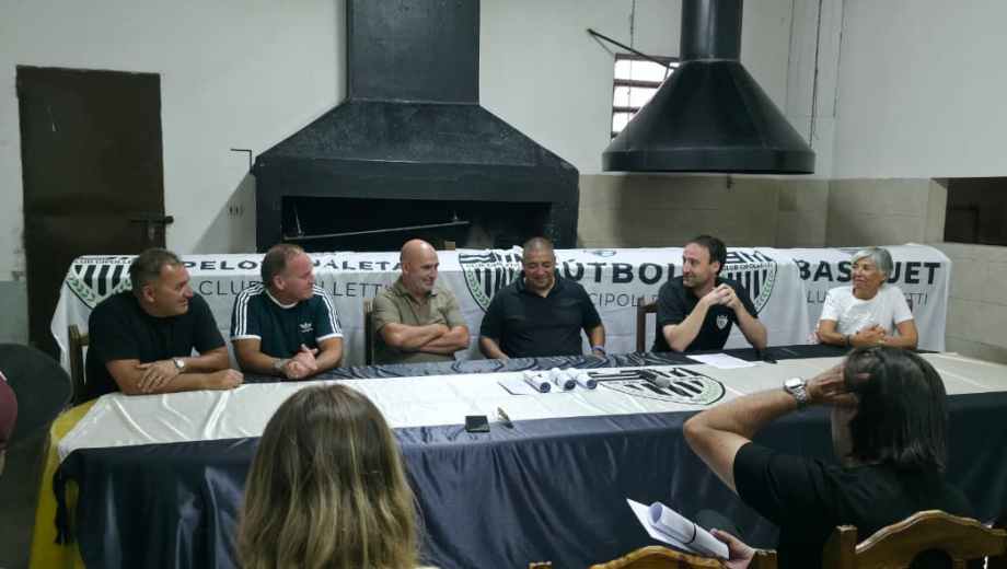 El Club Cipolletti reconoció a referentes históricos del club. 