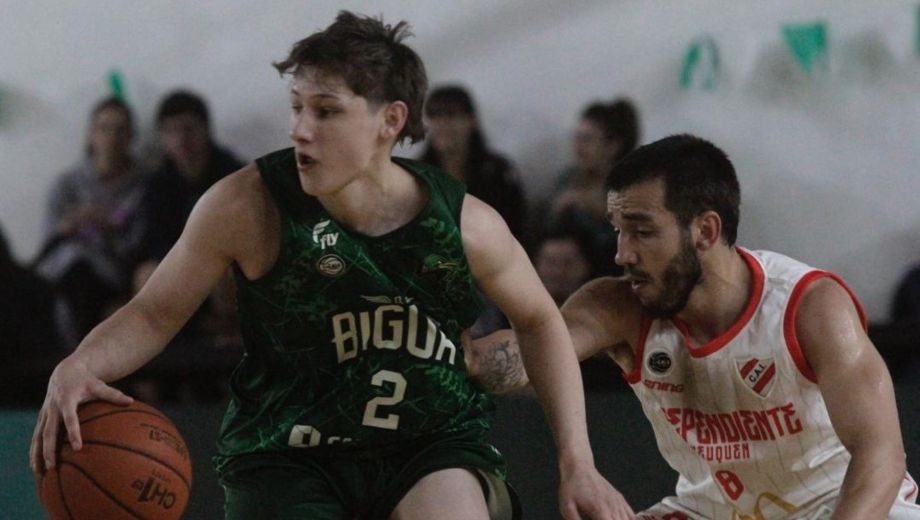 Loncón fue uno de los mejores y estuvo cerca de firmar un doble-doble. (Archivo Oscar Livera)