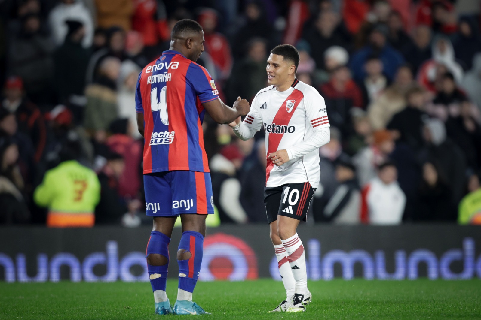 River sigue activo en el mercado de pases y avanzó por Romaña y Andino