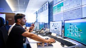 YPF inauguró la nueva sala Real Time Operations Room en el Complejo Industrial La Plata