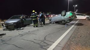 Caos en Ruta 7: un adelantamiento al límite provocó un choque múltiple y vuelco en Centenario, hay heridos