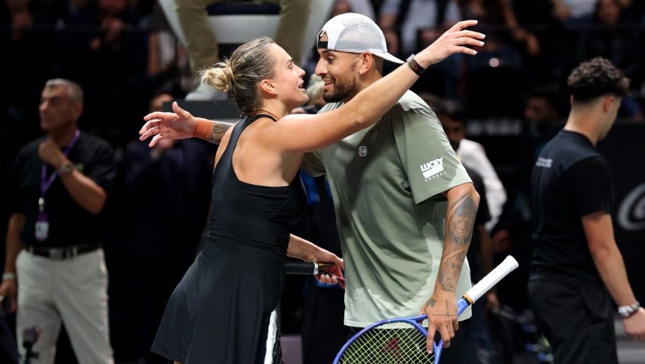 Sabalenka y Kyrgios jugaron la "Batalla de los Sexos" en Dubái. (Foto: AFP)