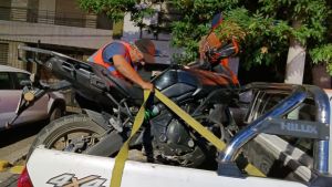 Descontrol de motos en Neuquén: mataron a dos perros, hubo incendios y multas millonarias