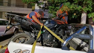 Descontrol de motos en Neuquén: mataron a dos perros, hubo incendios y multas millonarias