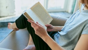 Lectura profunda en tiempos de ‘scroll’: cómo volver a leer con intención