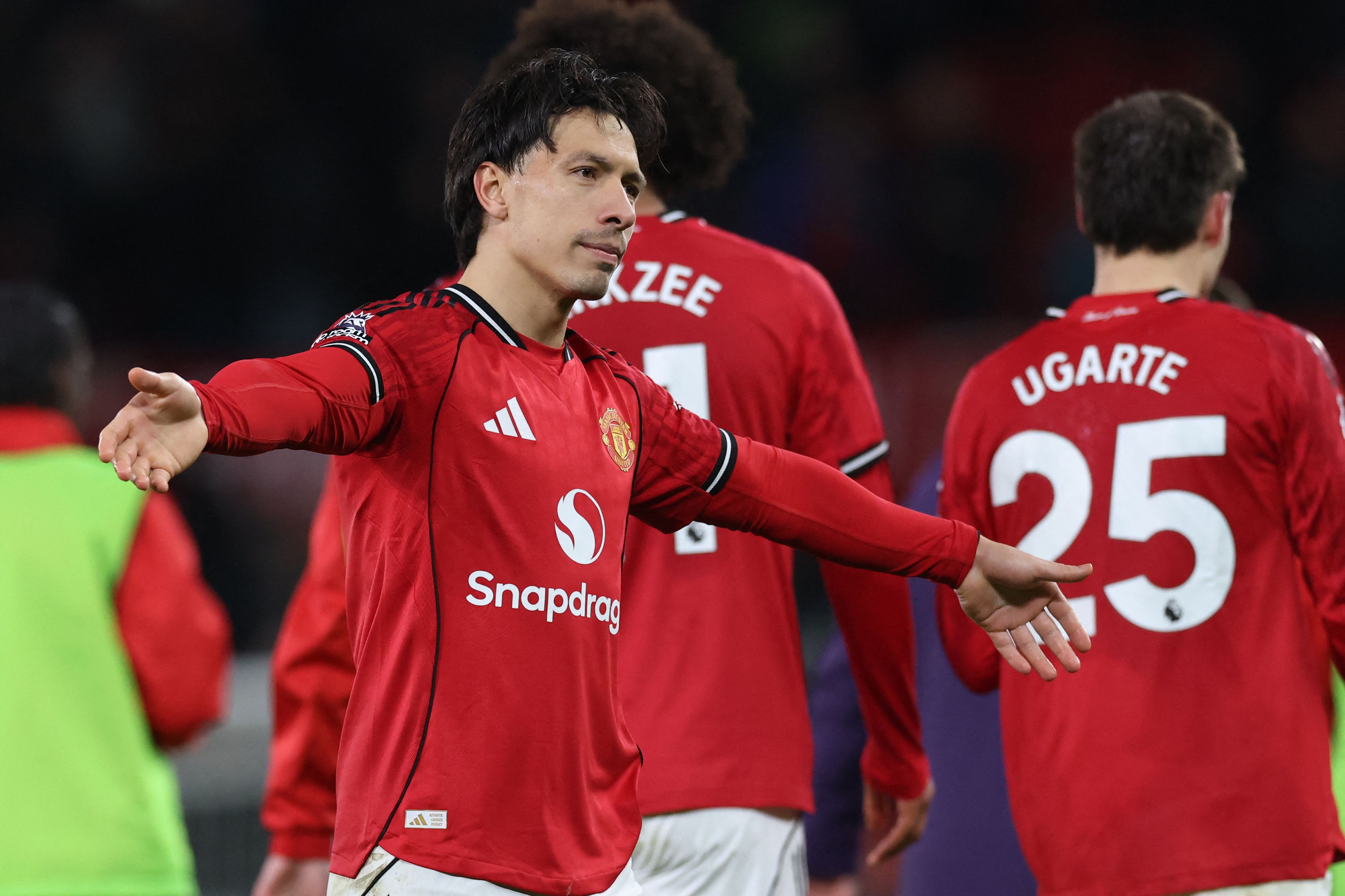 Lisandro Martínez volvió a la titularidad tras la lesión en el triunfo de Manchester United