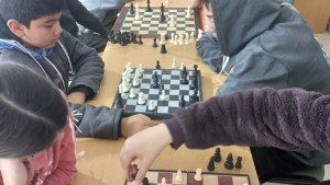 El ajedrez como antídoto contra los juegos online: la estrategia de una fundación de Neuquén