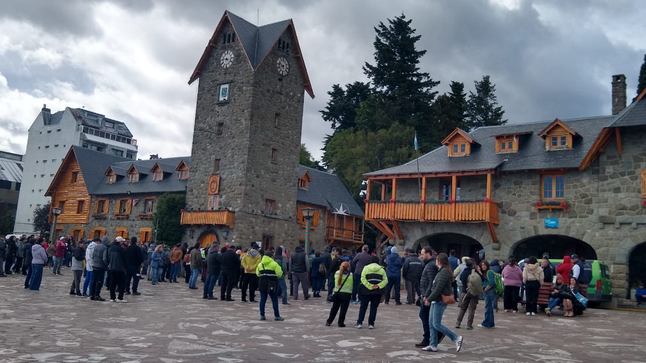 Reubican a trabajadores del basural de Bariloche a 11 áreas municipales: Soyem convocó al Centro Cívico
