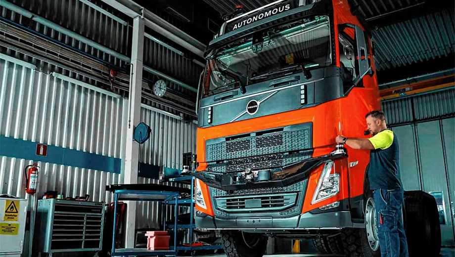La producción en serie del primer Volvo FH totalmente autónomo pertenece a esa categoría: no se trata de un experimento ni de una demostración tecnológica, sino del inicio de una nueva fase industrial.
