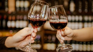 Fernández Oro: «Una parada en el tiempo, una noche para celebrar el vino y nuestra historia» en reconocida bodega