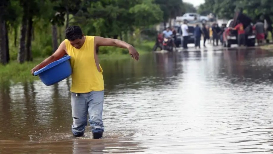 Lluvias e inundaciones en Bolivia. Foto: RODRIGO URZAGASTI/AFP