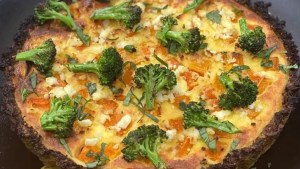 Tarta saludable de zapallo y ricota con masa de brócoli crujiente