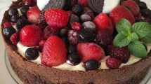Imagen de Paso a paso: cómo hacer una torta brownie-oreo y frutos rojos