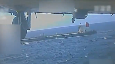 Con helicópteros y armas, así incautó Estados Unidos un buque petrolero frente a las costas de Venezuela