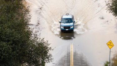 Una «peligrosa» tormenta en California amenaza en Navidad: extendieron las advertencias por inundaciones y posibles evacuaciones