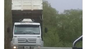 Una pila de basura acumula años en un pueblo de Neuquén: denuncian que la inició el propio municipio