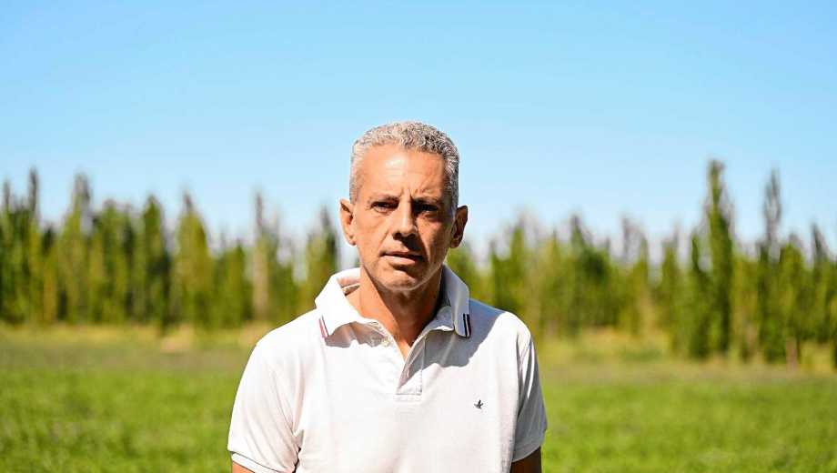 Carlos Banacloy: "Ya casi no quedan chacras abandonada en el Alto Valle". Foto: Alejandro Carnevale.